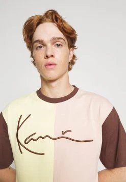 Karl Kani UNISEX SIGNATURE BLOCK TEE - T-Shirt Print - Light Yellow 11 Karl Kani UNISEX SIGNATURE BLOCK TEE - T-Shirt Print - Light Yellow -Outlet KARL KANI Store 85bd52d566ff4dc8844d6d4988be50d0