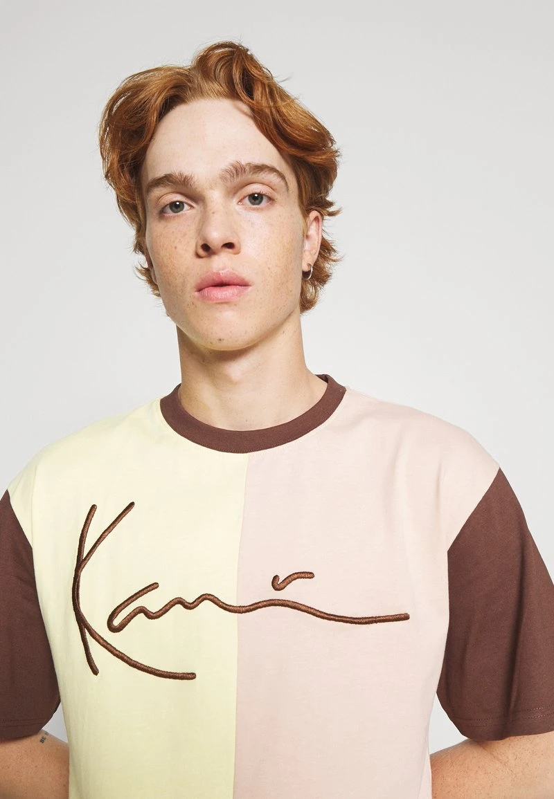 Karl Kani UNISEX SIGNATURE BLOCK TEE - T-Shirt Print - Light Yellow 6 Karl Kani UNISEX SIGNATURE BLOCK TEE - T-Shirt Print - Light Yellow – Bild 4
