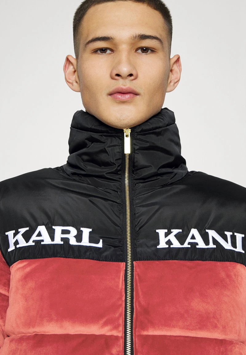 RETRO VELVET BLOCK PUFFER UNISEX - Winterjacke - dark red Karl Kani RETRO VELVET BLOCK PUFFER UNISEX - Winterjacke - Dark Red -Outlet KARL KANI Store 8976b24f9aca4cfab765a85acc037919