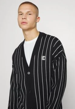 Karl Kani PINSTRIPE CARDIGAN - Strickjacke - Cream, Unisex -Outlet KARL KANI Store 89ed0a9afa16435abb4a94bdc4dd5770