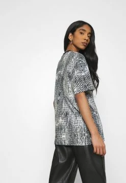 Karl Kani SMALL SIGNATURE SNAKE OVERSIZE TEE - T-Shirt Print - White, Damen 14 Karl Kani SMALL SIGNATURE SNAKE OVERSIZE TEE - T-Shirt Print - White, Damen -Outlet KARL KANI Store 8da2ba605d0f47548ddf82d1c802facf