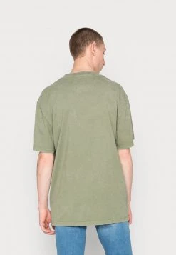 Karl Kani SIGNATURE TEE UNISEX - T-Shirt Print - Military Green 4 Karl Kani SIGNATURE TEE UNISEX - T-Shirt Print - Military Green -Outlet KARL KANI Store 8f869d66eff14b2481e82be5cbd270a8