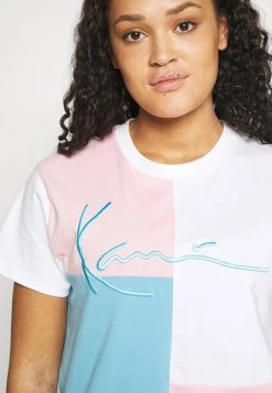 Karl Kani SIGNATURE BLOCK TEE - T-Shirt Print - Light Blue, Damen -Outlet KARL KANI Store 917dc26d112548b4b5fd636af7393099