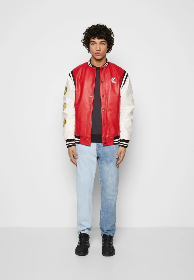 KARL KANI X SMILEY® COLLEGE JACKET - Kunstlederjacke - red KARL KANI X SMILEY® COLLEGE JACKET - Kunstlederjacke - Red, Herren -Outlet KARL KANI Store 91f297dd10044752a9ac3559a2d505b4