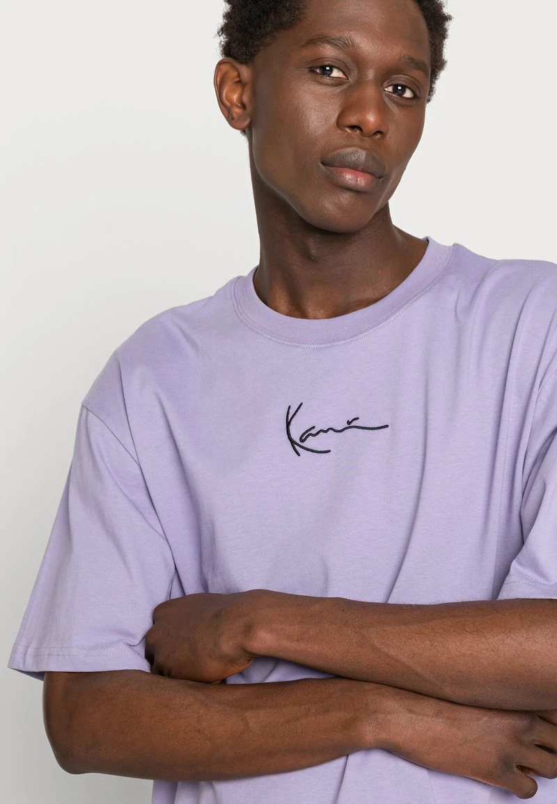 SIGNATURE TEE UNISEX - T-Shirt basic - lilac Karl Kani SIGNATURE TEE UNISEX - T-Shirt Basic - Lilac -Outlet KARL KANI Store 92291fbed6a245e2a16361e6284f6d78