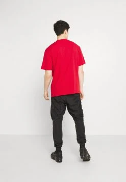 Karl Kani SMALL SIGNATURE TEE UNISEX - T-Shirt Basic - Red 4 Karl Kani SMALL SIGNATURE TEE UNISEX - T-Shirt Basic - Red -Outlet KARL KANI Store 93a1580c2b0b43a18af7d32752585835