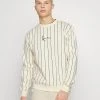 Karl Kani UNISEX SMALL SIGNATURE PINSTRIPE CREW - Sweatshirt - Cream 2 Karl Kani UNISEX SMALL SIGNATURE PINSTRIPE CREW - Sweatshirt - Cream -Outlet KARL KANI Store 93b97a00f1af4fc7881d1ae32085ea24