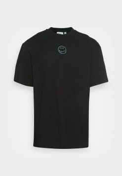 KARL KANI X SMILEY® SMALL SIGNATURE PRINT TEE - T-Shirt Print - Black, Unisex 10 KARL KANI X SMILEY® SMALL SIGNATURE PRINT TEE - T-Shirt Print - Black, Unisex -Outlet KARL KANI Store 93ee829c3396449e80b36da07bd803b5