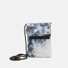 Karl Kani SIGNATURE TIE DYE POUCH BAG UNISEX - Umhängetasche - Black -Outlet KARL KANI Store 9447bb1446f142ad91e85e23bcf46224