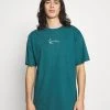 Karl Kani SMALL SIGNATURE ESSENTIAL TEE UNISEX - T-Shirt Basic - Petrol -Outlet KARL KANI Store 94baed1ff1134e54871407ba0408ba7d