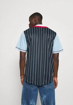 Karl Kani COLLEGE BLOCK PINSTRIPE BASEBALL SHIRT - Hemd - Navy, Herren 4 Karl Kani COLLEGE BLOCK PINSTRIPE BASEBALL SHIRT - Hemd - Navy, Herren -Outlet KARL KANI Store 95f002a8f3ea49a688c95d15f3c1e456