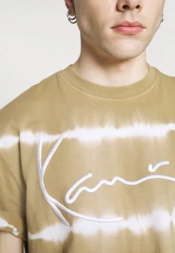 Karl Kani SIGNATURE TEE UNISEX - T-Shirt Print - Sand 6 Karl Kani SIGNATURE TEE UNISEX - T-Shirt Print - Sand -Outlet KARL KANI Store 973c88ab3a1446a781f83d5776ba6598