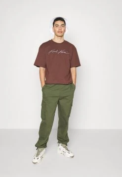 Karl Kani AUTOGRAPH TEE UNISEX - T-Shirt Basic - Brown 11 Karl Kani AUTOGRAPH TEE UNISEX - T-Shirt Basic - Brown -Outlet KARL KANI Store 97af97565352474d92211f54883344bb
