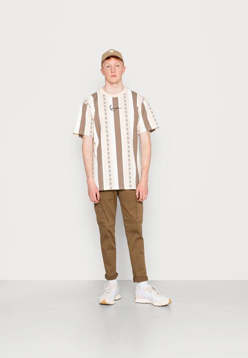 SMALL SIGNATURE UNISEX - T-Shirt print - light brown Karl Kani SMALL SIGNATURE UNISEX - T-Shirt Print - Light Brown -Outlet KARL KANI Store 980e144aa00d4000a0851f99e6b30620