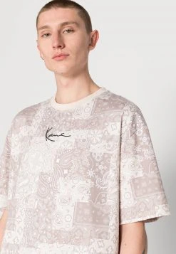 Karl Kani SMALL SIGNATURE TEE LIGHT UNISEX - T-Shirt Print - Sand 6 Karl Kani SMALL SIGNATURE TEE LIGHT UNISEX - T-Shirt Print - Sand -Outlet KARL KANI Store 9abf66da70d9494483a28cb6a1a3a310