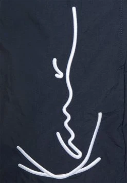 Karl Kani SIGNATURE - Badeshorts - Navy Blue, Herren 4 Karl Kani SIGNATURE - Badeshorts - Navy Blue, Herren -Outlet KARL KANI Store 9af09be8504b4524937a650b124bbc4b
