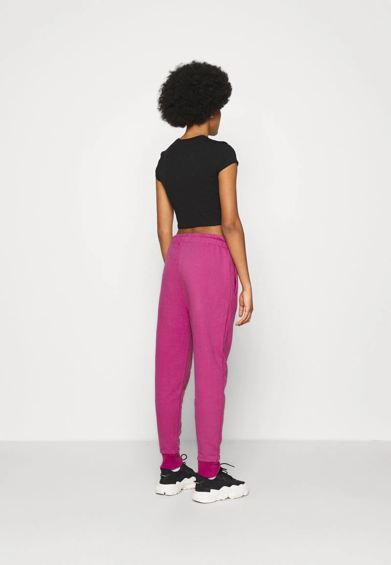 SIGNATURE - Jogginghose - darkpink Karl Kani SIGNATURE - Jogginghose - Darkpink, Damen -Outlet KARL KANI Store 9e039db2318346e196284e95d98e679c