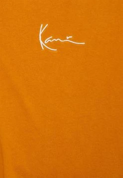 Karl Kani SMALL SIGNATURE ESSENTIAL TEE UNISEX - T-Shirt Basic - Cognac 4 Karl Kani SMALL SIGNATURE ESSENTIAL TEE UNISEX - T-Shirt Basic - Cognac -Outlet KARL KANI Store 9fe22499278c4ff6b419ecd54b5e4e88