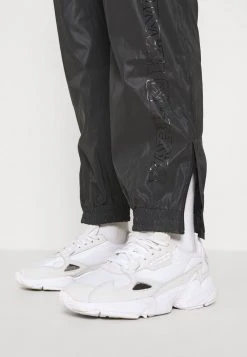 Karl Kani RETRO REFLECTIVE TRACKPANTS - Jogginghose - Black, Damen 12 Karl Kani RETRO REFLECTIVE TRACKPANTS - Jogginghose - Black, Damen -Outlet KARL KANI Store a18317cf760c44ba9222422c3c1d6737