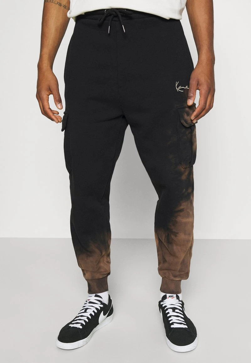 SMALL SIGNATURE BLEACHED UNISEX - Jogginghose - black Karl Kani SMALL SIGNATURE BLEACHED UNISEX - Jogginghose - Black -Outlet KARL KANI Store a2459c64510b47ccbf6f49db8c05bb99