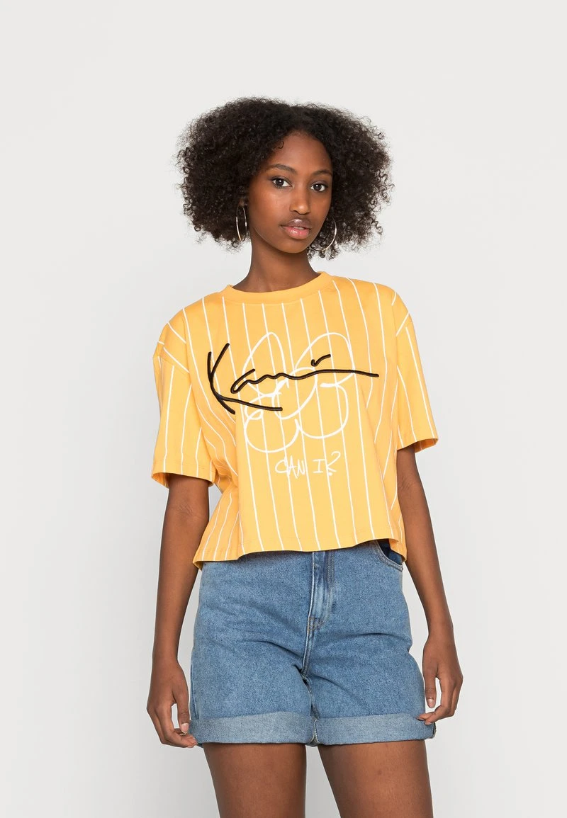 SIGNATURE CROP TEE - T-Shirt print - light orange Karl Kani SIGNATURE CROP TEE - T-Shirt Print - Light Orange, Damen -Outlet KARL KANI Store a47ec6ce6b9340d3be2b3d094c11878a