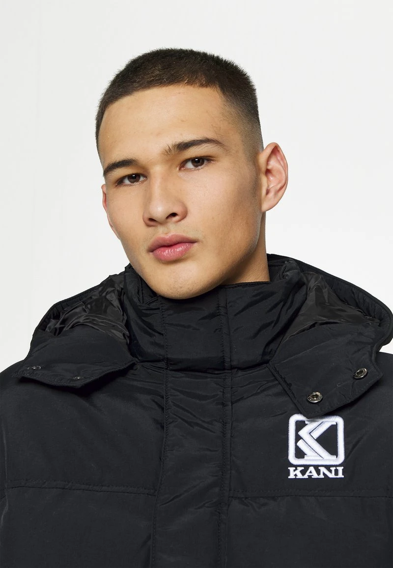 Karl Kani LONG HOODED PUFFER JACKET UNISEX - Wintermantel - Black 6 Karl Kani LONG HOODED PUFFER JACKET UNISEX - Wintermantel - Black – Bild 4