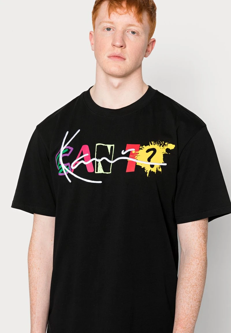 SIGNATURE PRINT TEE UNISEX - T-Shirt print - black Karl Kani SIGNATURE PRINT TEE UNISEX - T-Shirt Print - Black -Outlet KARL KANI Store a65d90a7ffed42d99acd3d11875188ba