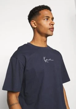 Karl Kani SMALL SIGNATURE TEE - T-Shirt Print - Navy, Herren 5 Karl Kani SMALL SIGNATURE TEE - T-Shirt Print - Navy, Herren -Outlet KARL KANI Store a81acc1d626c45f5a3974d973199a993