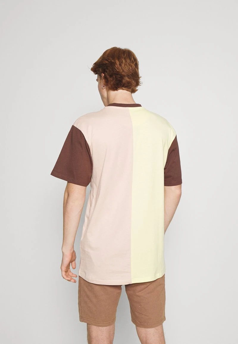 Karl Kani UNISEX SIGNATURE BLOCK TEE - T-Shirt Print - Light Yellow 5 Karl Kani UNISEX SIGNATURE BLOCK TEE - T-Shirt Print - Light Yellow – Bild 3