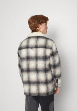 Karl Kani CHEST SIGNATURE JACKET UNISEX - Übergangsjacke - Beige 4 Karl Kani CHEST SIGNATURE JACKET UNISEX - Übergangsjacke - Beige -Outlet KARL KANI Store a9d2546b7e4c4f8a98d9a26d9c96c79b