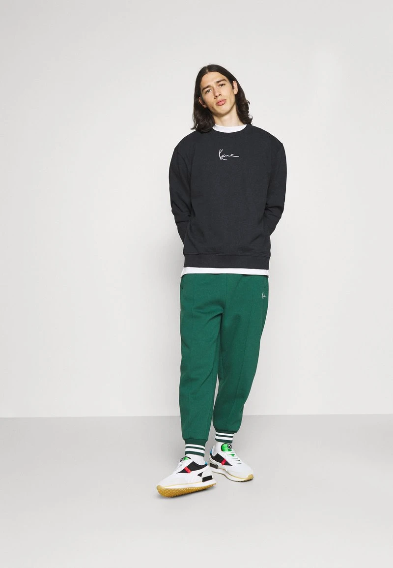 SMALL SIGNATURE CREW - Sweatshirt - navy Karl Kani SMALL SIGNATURE CREW - Sweatshirt - Navy, Herren -Outlet KARL KANI Store a9eeaa042e204fe999cd8e4f1d15b6cb