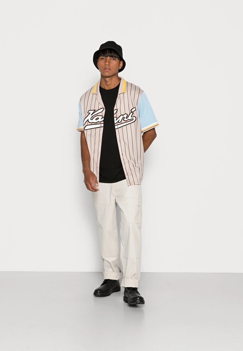Karl Kani VARSITY BASEBALL SHIRT UNISEX - Hemd - Light Sand 4 Karl Kani VARSITY BASEBALL SHIRT UNISEX - Hemd - Light Sand – Bild 2