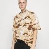 Karl Kani T-Shirt Print - Sand, Herren -Outlet KARL KANI Store ab33f4f0422e4ebba5311a3ee8697dee