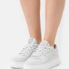 Karl Kani 89 UP LOGO - Sneaker Low - Grey/white, Damen 2 Karl Kani 89 UP LOGO - Sneaker Low - Grey/white, Damen -Outlet KARL KANI Store ad29a00f72c74b0ca0d8a12a90f20b7e