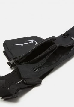 Karl Kani SIGNATURE CROSSBODY BAG UNISEX - Umhängetasche - Black -Outlet KARL KANI Store b109022faa4c437d8837a932b918d9e2