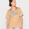 Karl Kani VARSITY BASEBALL - Hemd - Sand, Herren 1 Karl Kani VARSITY BASEBALL - Hemd - Sand, Herren -Outlet KARL KANI Store b18f5472a38f4ab196c69da4ab1b0a8d