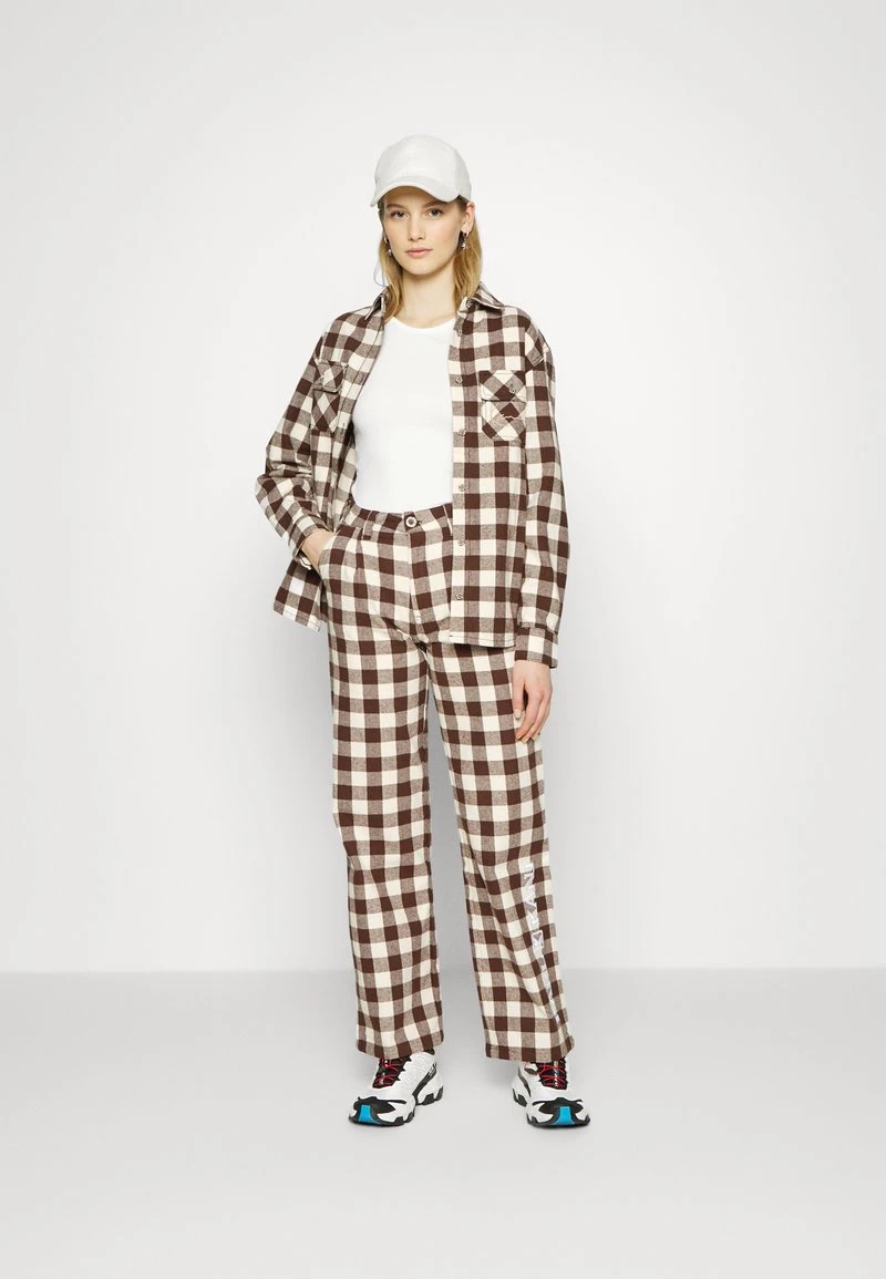 CHEST SIGNATURE FLANNEL - Hemdbluse - sand/brown Karl Kani CHEST SIGNATURE FLANNEL - Hemdbluse - Sand/brown, Damen -Outlet KARL KANI Store b39e09c6909942e5a980926e6858656b