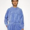 Karl Kani SIGNATURE CROP NICKI HOODIE - Sweatshirt - Blue, Damen -Outlet KARL KANI Store b53af6bbb6e04f63ba095ab0bf8ac8b0