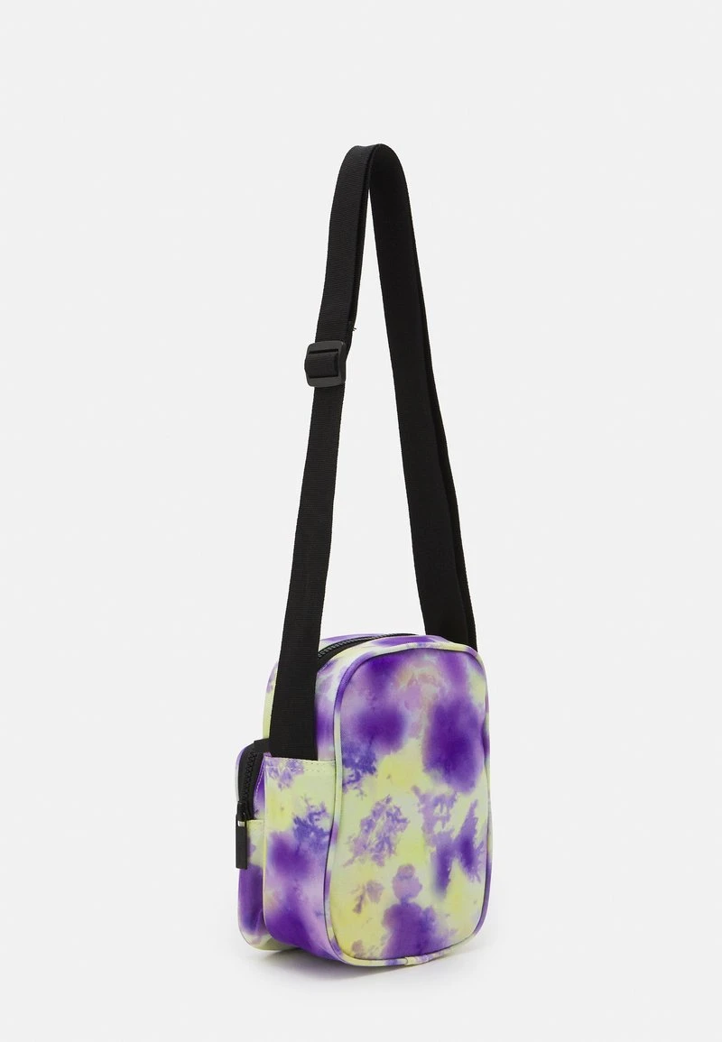 Karl Kani SIGNATURE TIE DYE MESSENGER - Umhängetasche - Lilac/yellow, Herren 4 Karl Kani SIGNATURE TIE DYE MESSENGER - Umhängetasche - Lilac/yellow, Herren – Bild 2