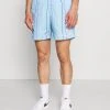 Karl Kani SIGNATURE PINSTRIPE - Shorts - Light Blue, Herren 1 Karl Kani SIGNATURE PINSTRIPE - Shorts - Light Blue, Herren -Outlet KARL KANI Store b834495cc78441bc90d512189cf95f2d
