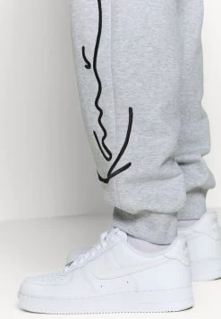 Karl Kani SIGNATURE RETRO - Jogginghose - Grey/black, Herren 5 Karl Kani SIGNATURE RETRO - Jogginghose - Grey/black, Herren -Outlet KARL KANI Store b9bc3dafab2649e79b2fa538ced46145