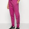 Karl Kani SIGNATURE - Jogginghose - Darkpink, Damen 1 Karl Kani SIGNATURE - Jogginghose - Darkpink, Damen -Outlet KARL KANI Store bb64deac932b44c08d59919952658049