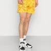 KARL KANI X SMILEY® SIGNATURE RESORT UNISEX - Shorts - Yellow -Outlet KARL KANI Store bbdb8c202e2042e1a31e8b7d4fc2bfd1