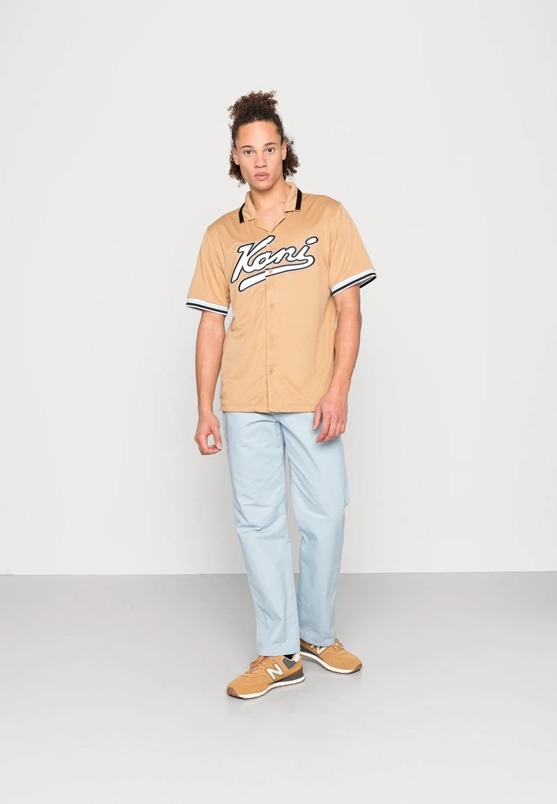 Karl Kani VARSITY BASEBALL - Hemd - Sand, Herren 4 Karl Kani VARSITY BASEBALL - Hemd - Sand, Herren – Bild 2