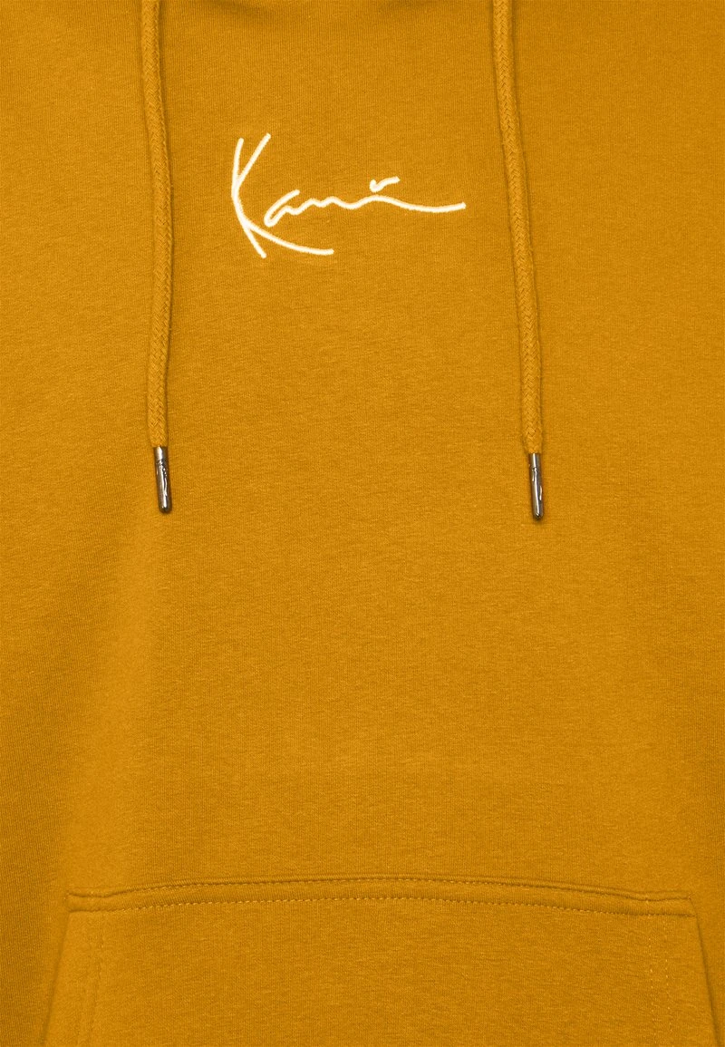 Karl Kani ESSENTIAL HOODIE UNISEX - Kapuzenpullover - Cognac 5 Karl Kani ESSENTIAL HOODIE UNISEX - Kapuzenpullover - Cognac – Bild 3