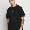 Karl Kani SMALL SIGNATURE TEE UNISEX - T-Shirt Print - Black -Outlet KARL KANI Store bf79ce42bf8d4133b084fafaf214b069