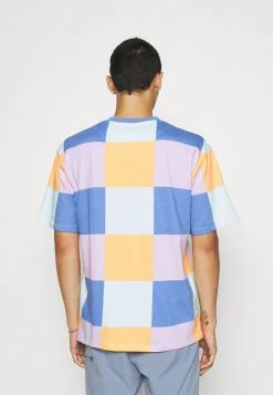 Karl Kani SIGNATURE BLOCK TEE UNISEX - T-Shirt Print - Blue 4 Karl Kani SIGNATURE BLOCK TEE UNISEX - T-Shirt Print - Blue -Outlet KARL KANI Store c646ad8a4e8441fda2d8943da1afcb86