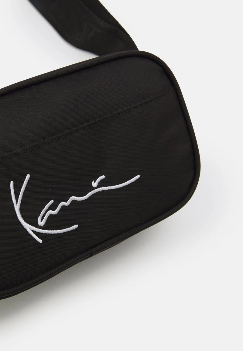 Karl Kani SIGNATURE MULTI PANEL BAG UNISEX SET - Gürteltasche - Black 7 Karl Kani SIGNATURE MULTI PANEL BAG UNISEX SET - Gürteltasche - Black – Bild 5