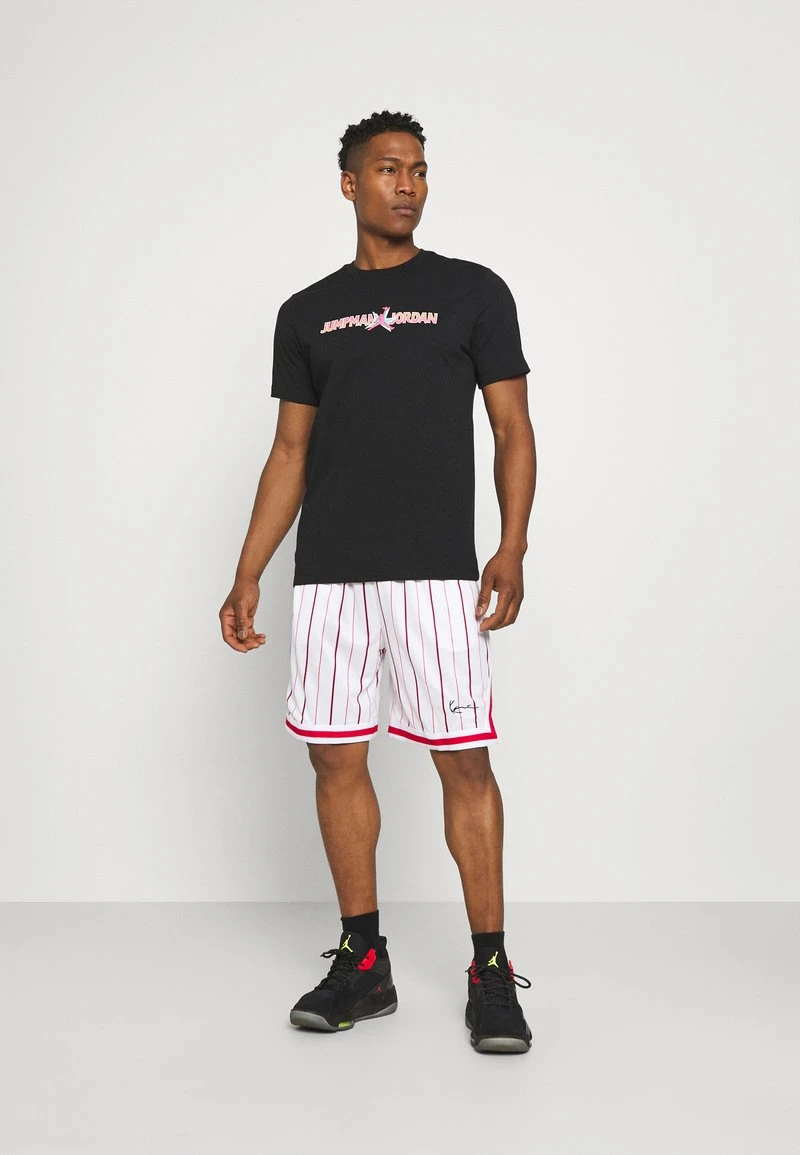 SMALL SIGNATURE PINSTRIPE - Shorts - white Karl Kani SMALL SIGNATURE PINSTRIPE - Shorts - White, Herren -Outlet KARL KANI Store cda7668ce8bc4fb38865baa76cf3e62e