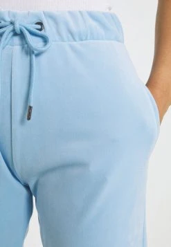 Karl Kani SIGNATURE VELVET PANTS - Jogginghose - Light Blue, Damen -Outlet KARL KANI Store cf17e6aa09084451a8162f7583db48b6